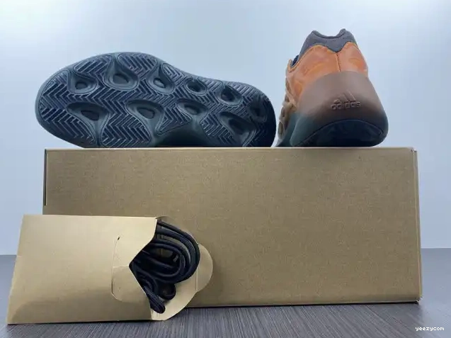 700 Boost V3 Yeezy GY4109 Copfade Adidas 0606